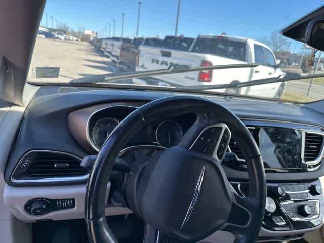 Thumbnail: 2018 Chrysler Pacifica - 7