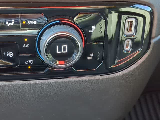 Thumbnail: 2022 Chevrolet Silverado 1500 - 32