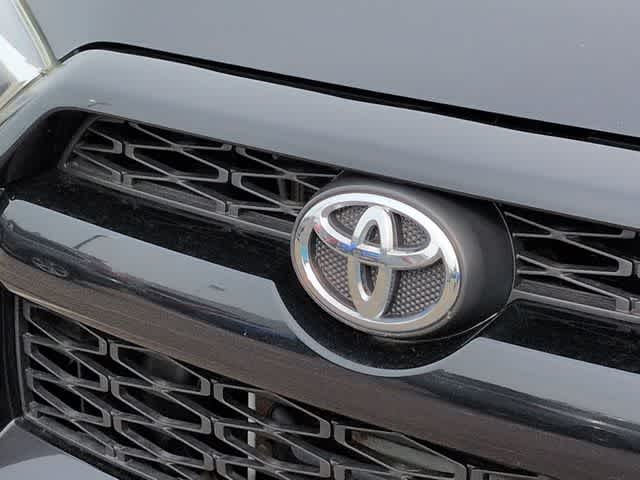 Thumbnail: 2015 Toyota 4Runner - 12