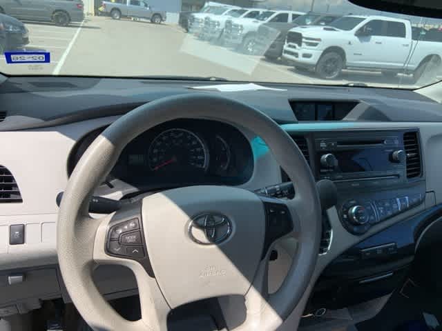 Thumbnail: 2014 Toyota Sienna - 4