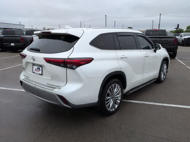 Thumbnail: 2020 Toyota Highlander - 8