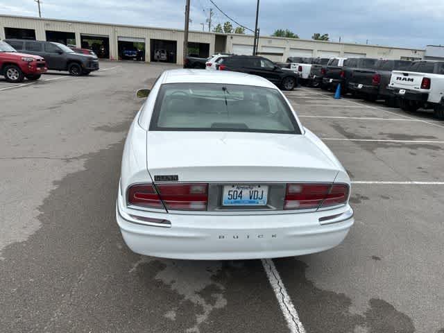 Thumbnail: 1998 Buick Park Avenue - 17