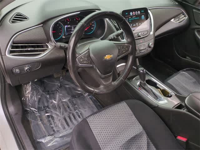 Thumbnail: 2017 Chevrolet Malibu - 10