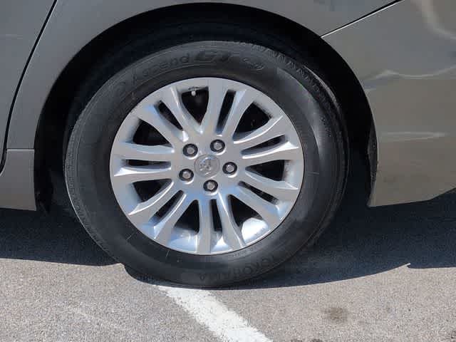 Thumbnail: 2014 Toyota Sienna - 14