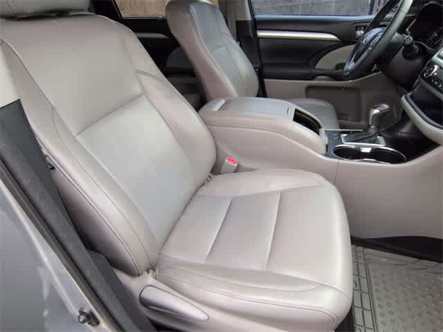 Thumbnail: 2014 Toyota Highlander - 24