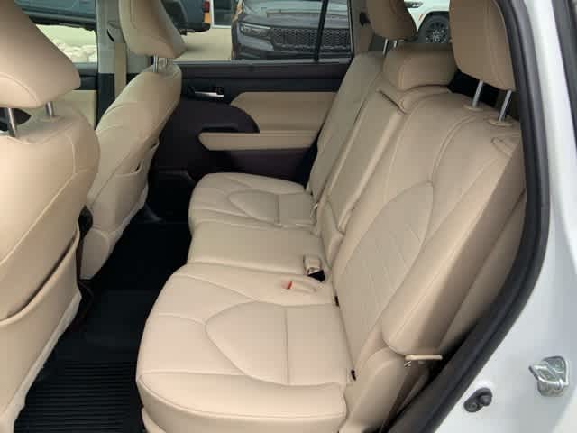 Thumbnail: 2021 Toyota Highlander - 14