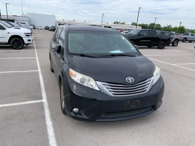 Thumbnail: 2016 Toyota Sienna - 27
