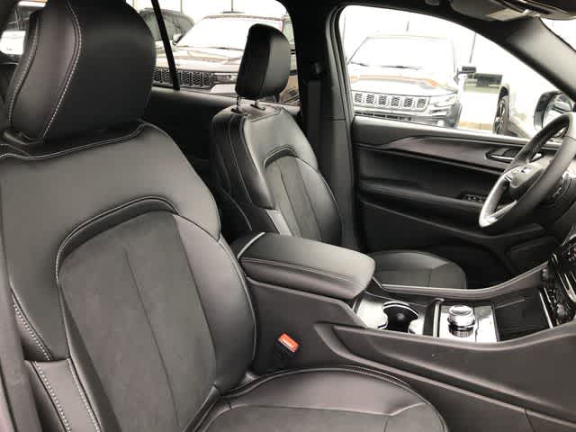 Thumbnail: 2025 Jeep Grand Cherokee - 30