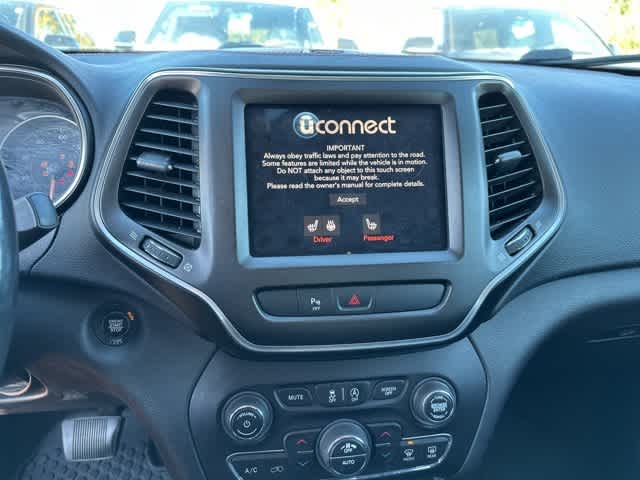 Thumbnail: 2019 Jeep Cherokee - 7