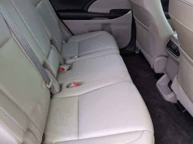 Thumbnail: 2018 Toyota Highlander - 21