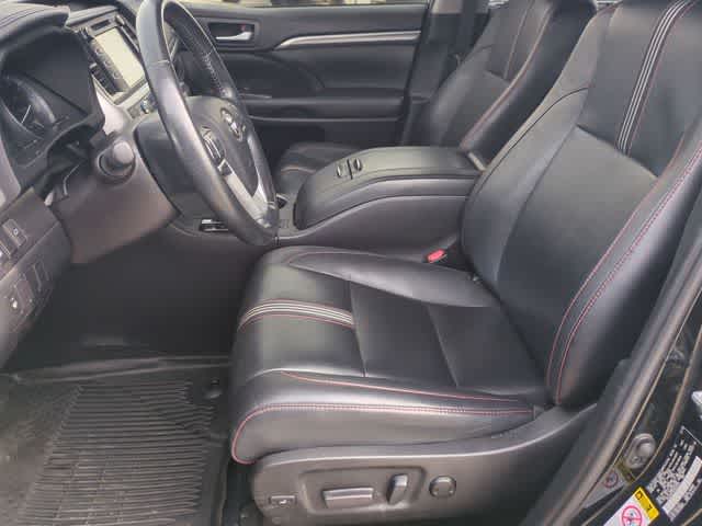 Thumbnail: 2019 Toyota Highlander - 16