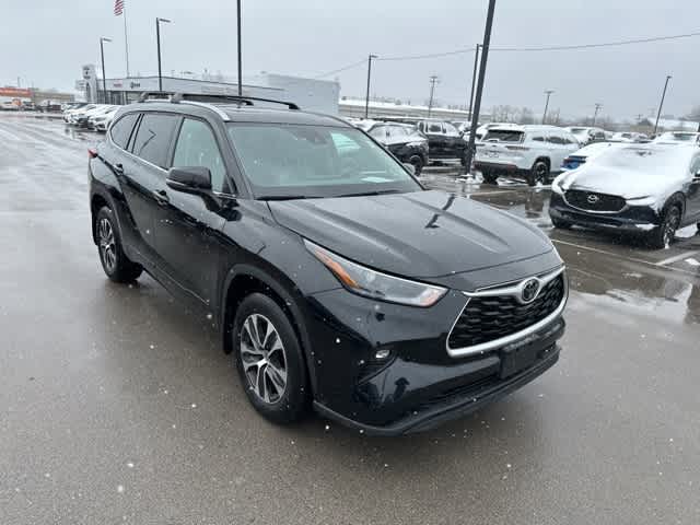 Thumbnail: 2022 Toyota Highlander - 27