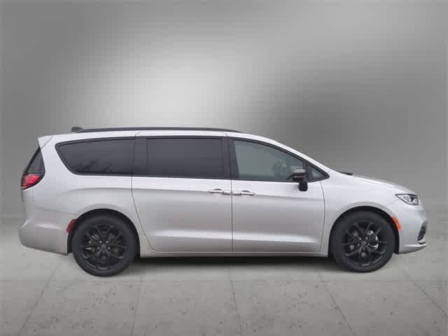 Thumbnail: 2026 Chrysler Pacifica - 9