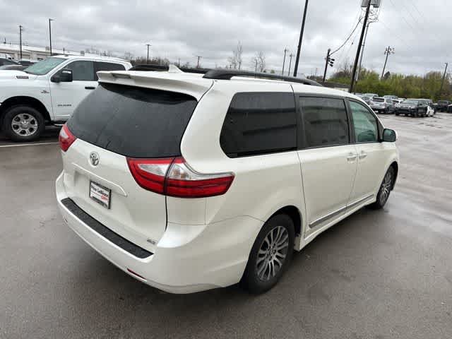Thumbnail: 2018 Toyota Sienna - 20
