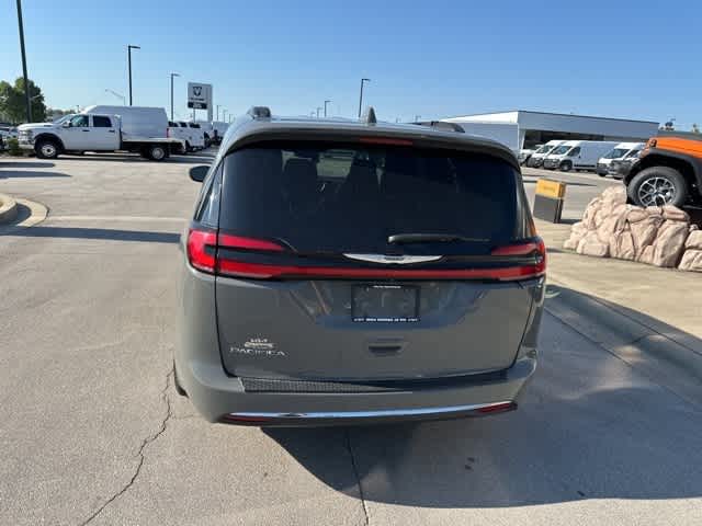 Thumbnail: 2022 Chrysler Pacifica - 20