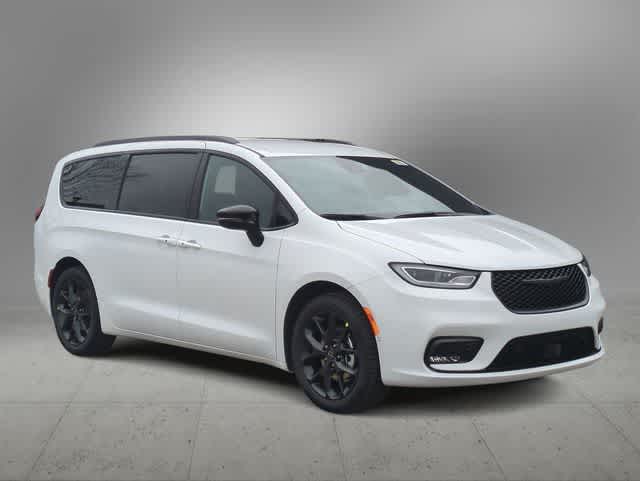 Thumbnail: 2026 Chrysler Pacifica - 2