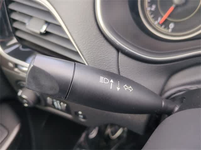 Thumbnail: 2021 Jeep Cherokee - 28