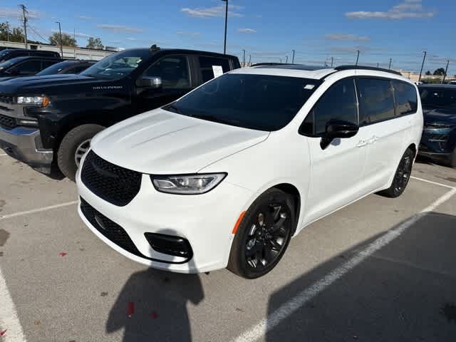 Thumbnail: 2026 Chrysler Pacifica - 3