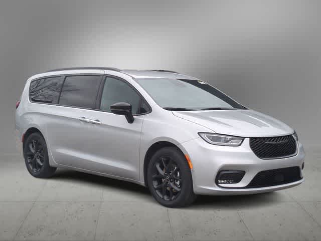 Thumbnail: 2026 Chrysler Pacifica - 2