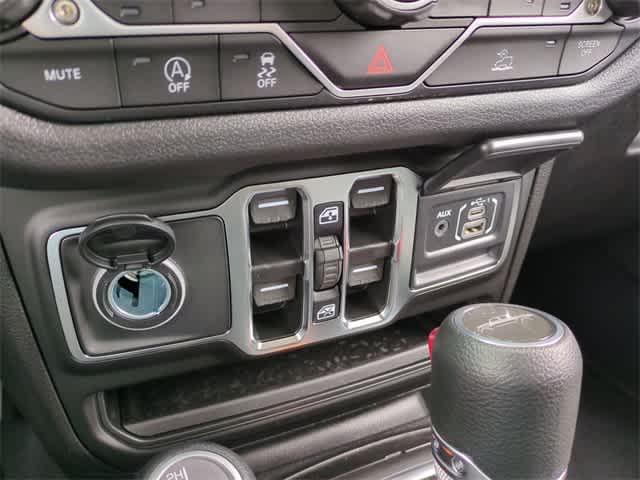 Thumbnail: 2025 Jeep Gladiator - 31