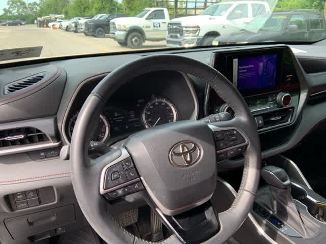 Thumbnail: 2023 Toyota Highlander - 5