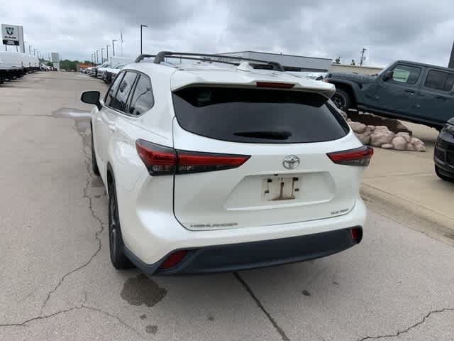 Thumbnail: 2021 Toyota Highlander - 24