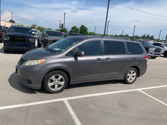Thumbnail: 2014 Toyota Sienna - 14