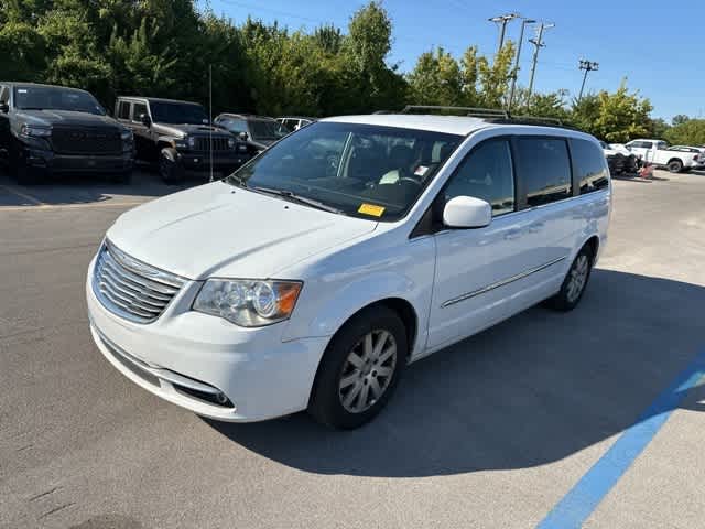 Thumbnail: 2016 Chrysler Town & Country - 15