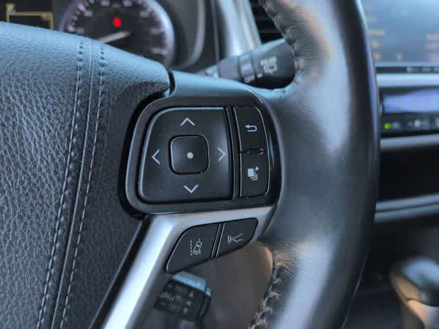 Thumbnail: 2019 Toyota Highlander - 25