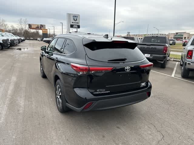 Thumbnail: 2020 Toyota Highlander - 21