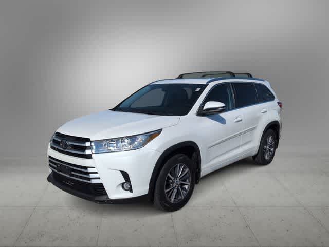 Thumbnail: 2017 Toyota Highlander - 4