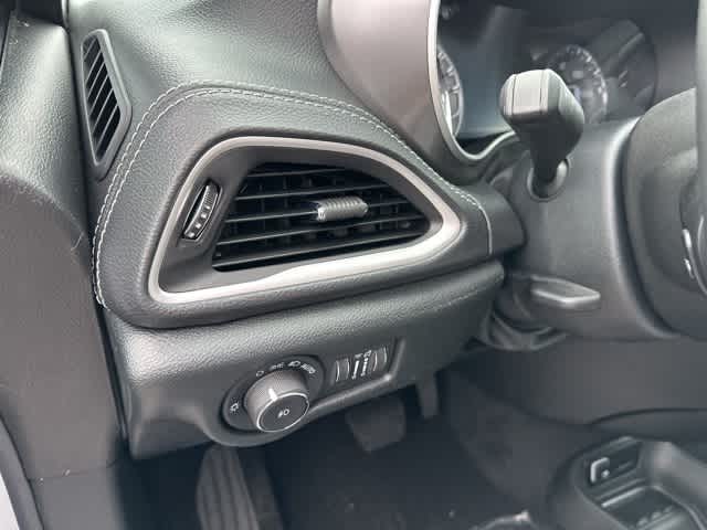 Thumbnail: 2026 Chrysler Pacifica - 10