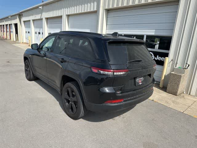 Thumbnail: 2023 Jeep Grand Cherokee - 17