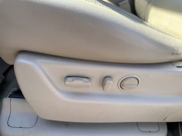 Thumbnail: 2013 Chevrolet Tahoe - 12