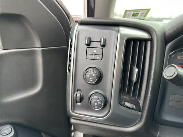 Thumbnail: 2016 Chevrolet Silverado 1500 - 12