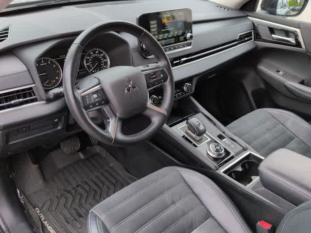 Thumbnail: 2022 Mitsubishi Outlander - 10