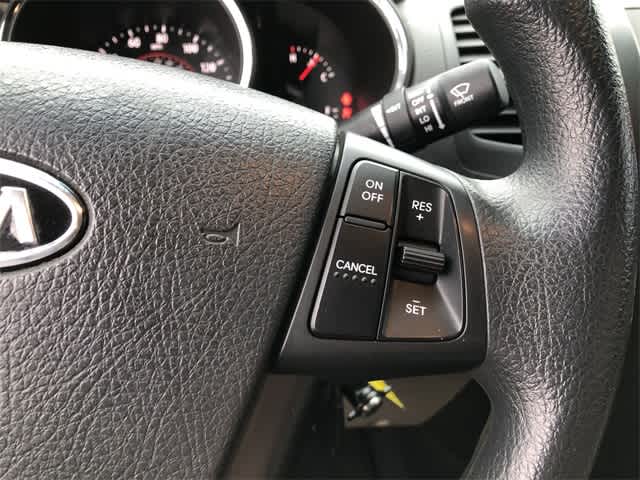 Thumbnail: 2011 Kia Sorento - 18