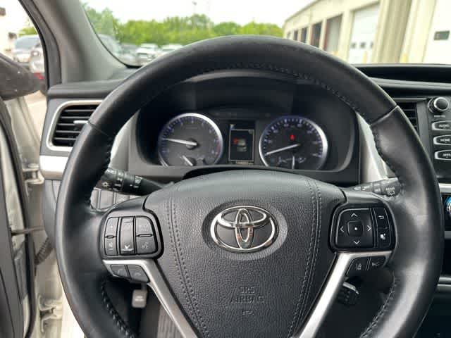 Thumbnail: 2019 Toyota Highlander - 11