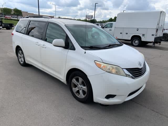 Thumbnail: 2011 Toyota Sienna - 19