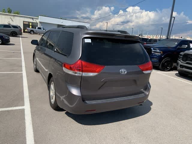 Thumbnail: 2014 Toyota Sienna - 18