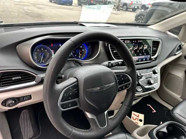 Thumbnail: 2023 Chrysler Pacifica - 5