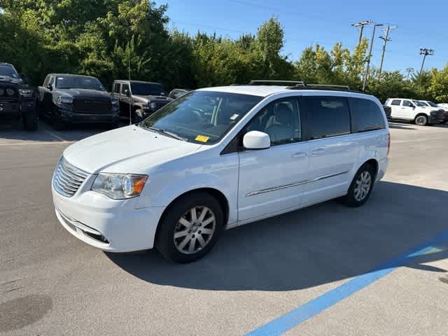 Thumbnail: 2016 Chrysler Town & Country - 18