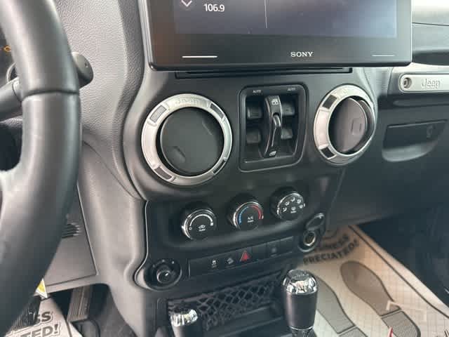 Thumbnail: 2016 Jeep Wrangler - 8