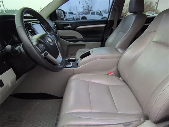 Thumbnail: 2014 Toyota Highlander - 10