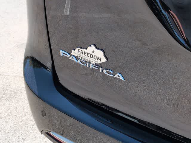 Thumbnail: 2027 Chrysler Pacifica - 13