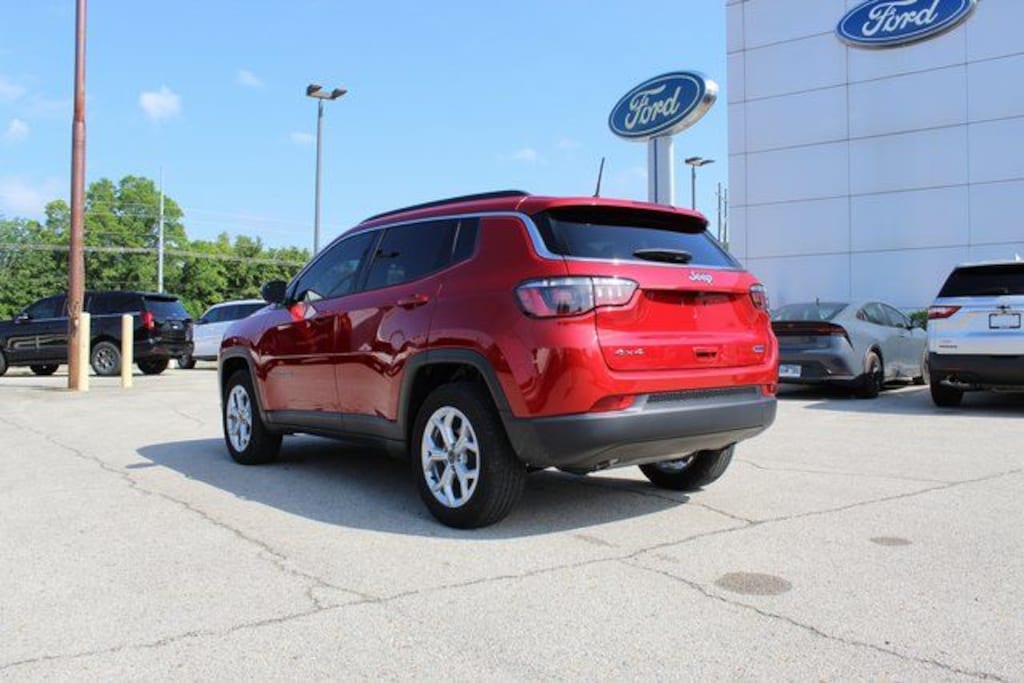 Used 2025 Jeep Compass Latitude SUV
