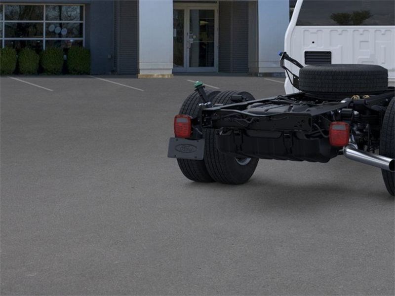 2025 Ford F-350 Super Duty Chassis Cab XL - Photo 21