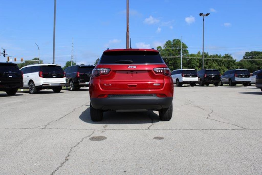 Used 2025 Jeep Compass Latitude SUV