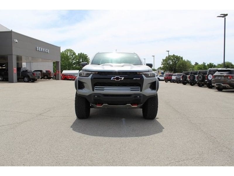 2024 Chevrolet Colorado ZR2 - Photo 8