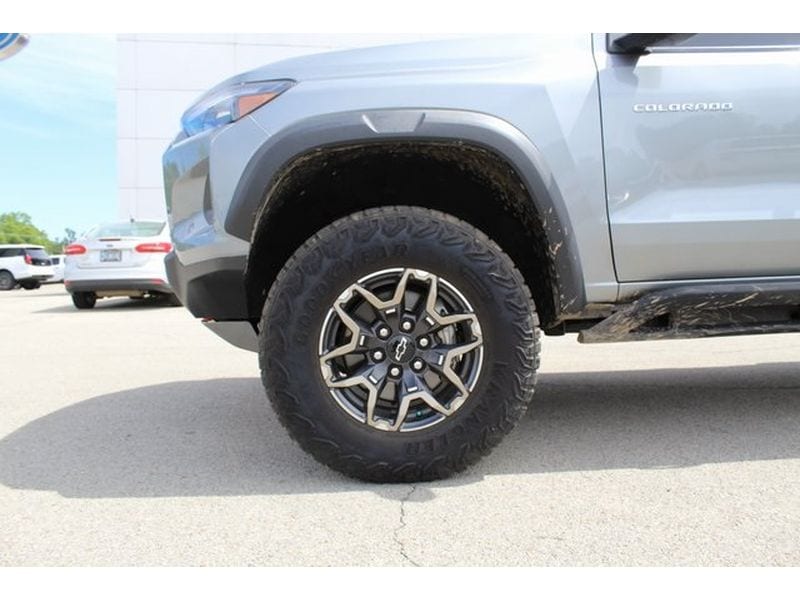 2024 Chevrolet Colorado ZR2 - Photo 9
